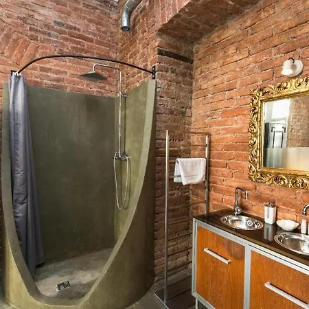 2 Bed Flat - Sleeps 3 - Wifi * Prague